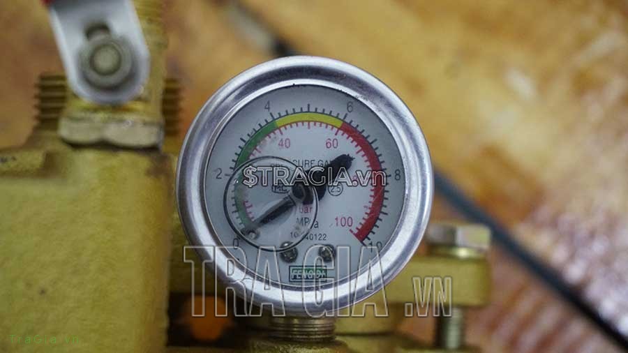 Đồng hồ đo áp lực của đầu bơm xịt VKN-30C đỏ