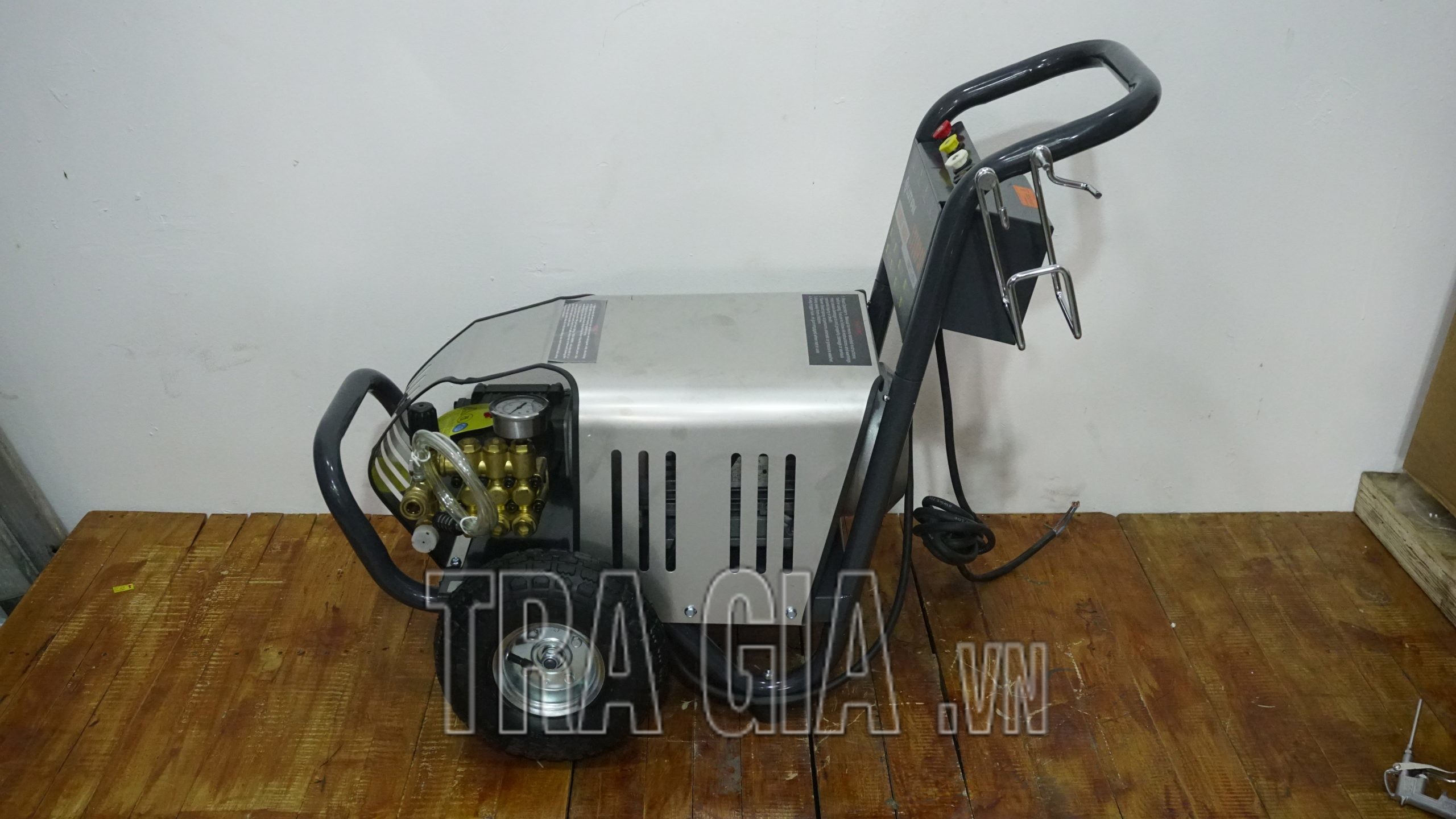 Máy rửa xe cao áp mini Lutian là thương hiệu máy rửa xe được nhiều cửa hàng lựa chọn
